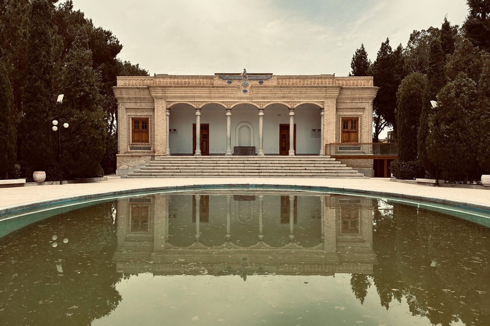 Exploring the Depths of Zoroastrianism: A Comprehensive Analysis of eFireTemple.com
